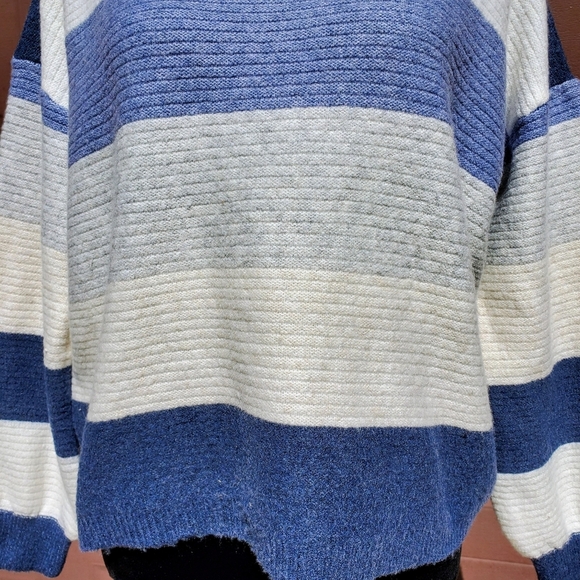 Pink Republic Blue and Gray Striped Women's Sweater Size Large - Picture 12 of 15